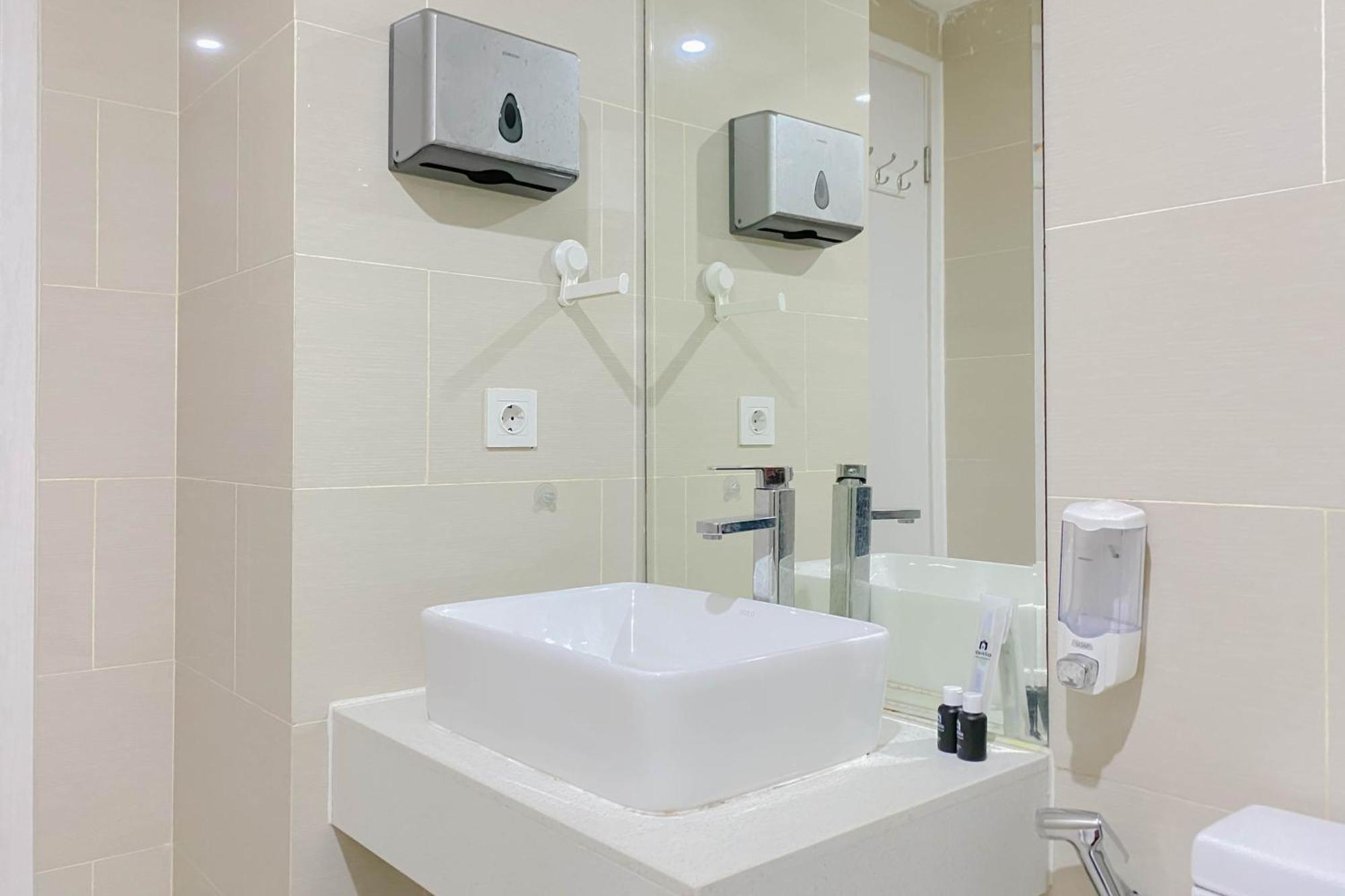 Brand New And Modern 2br At Daan Mogot By Travelio Apartemen